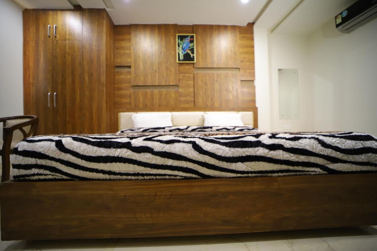 Hotel Royal Phoenix อัครา ภายนอก รูปภาพ