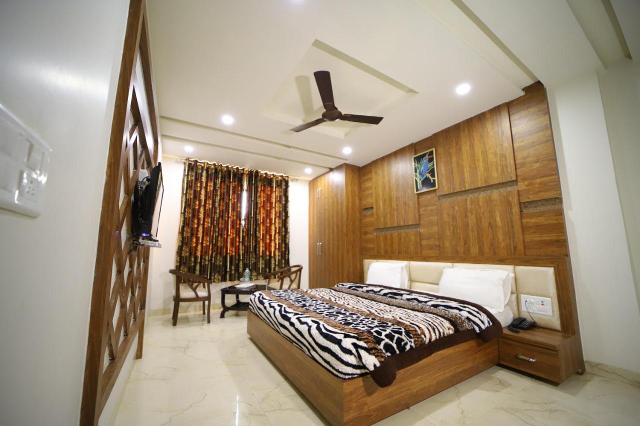 Hotel Royal Phoenix อัครา ภายนอก รูปภาพ