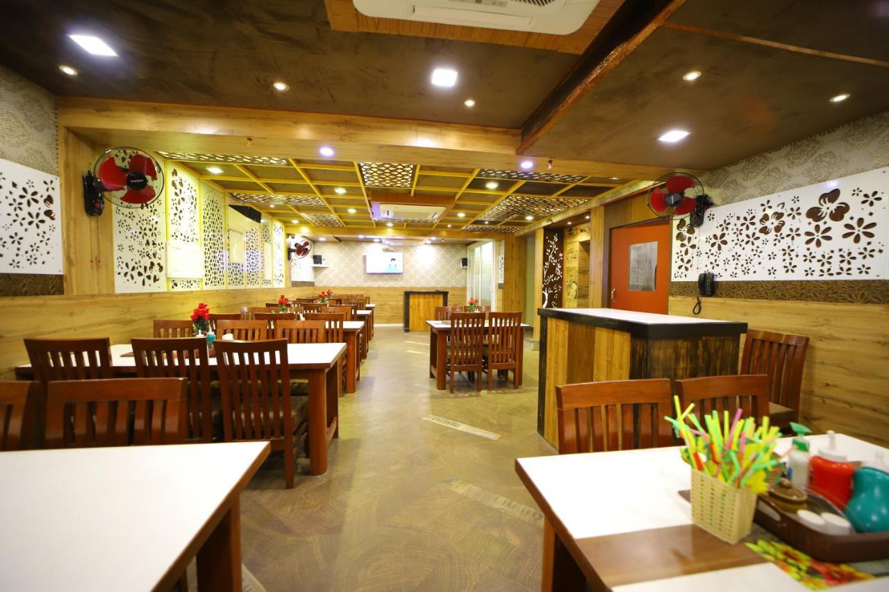 Hotel Royal Phoenix อัครา ภายนอก รูปภาพ