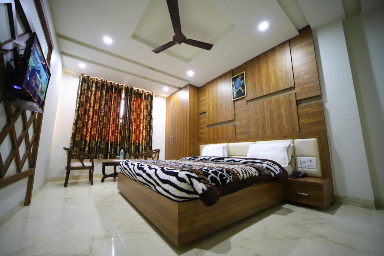 Hotel Royal Phoenix อัครา ภายนอก รูปภาพ