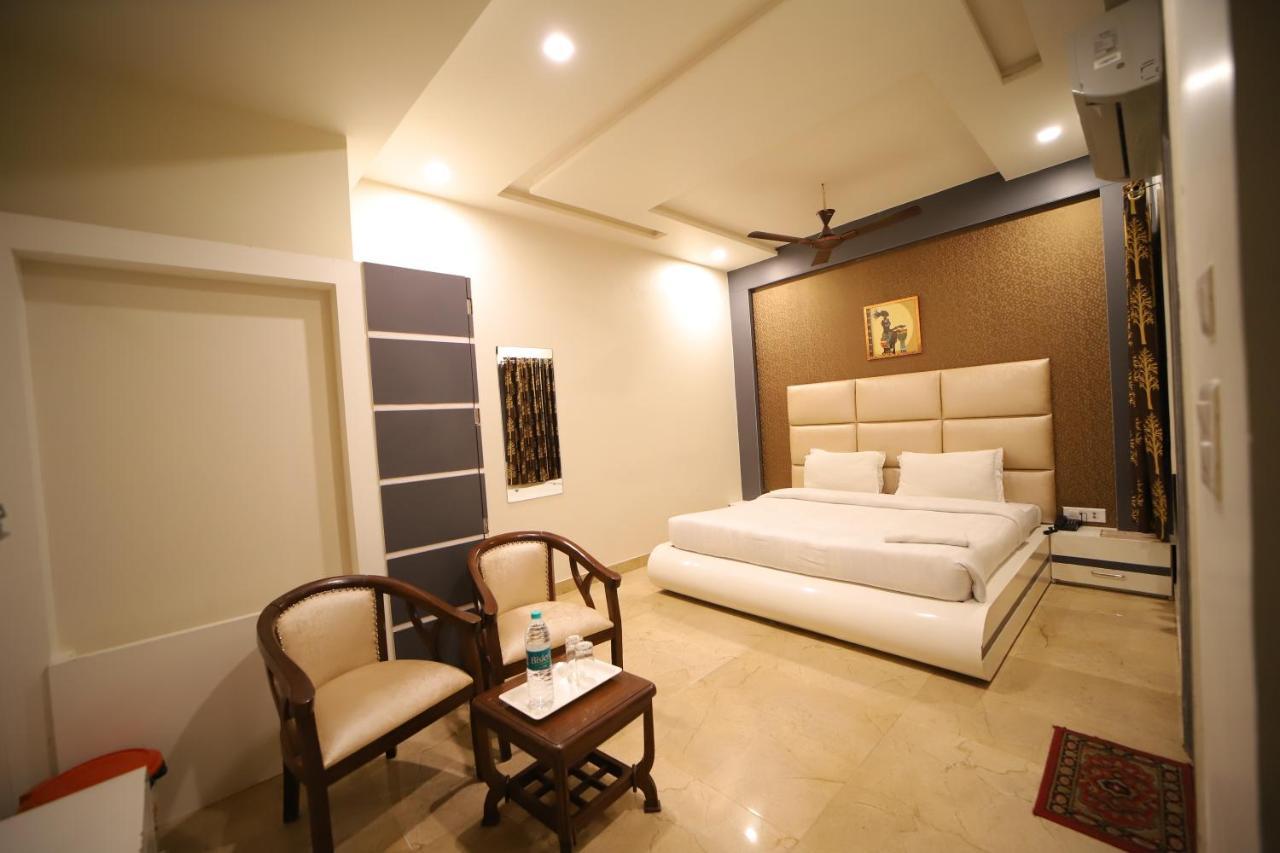 Hotel Royal Phoenix อัครา ภายนอก รูปภาพ